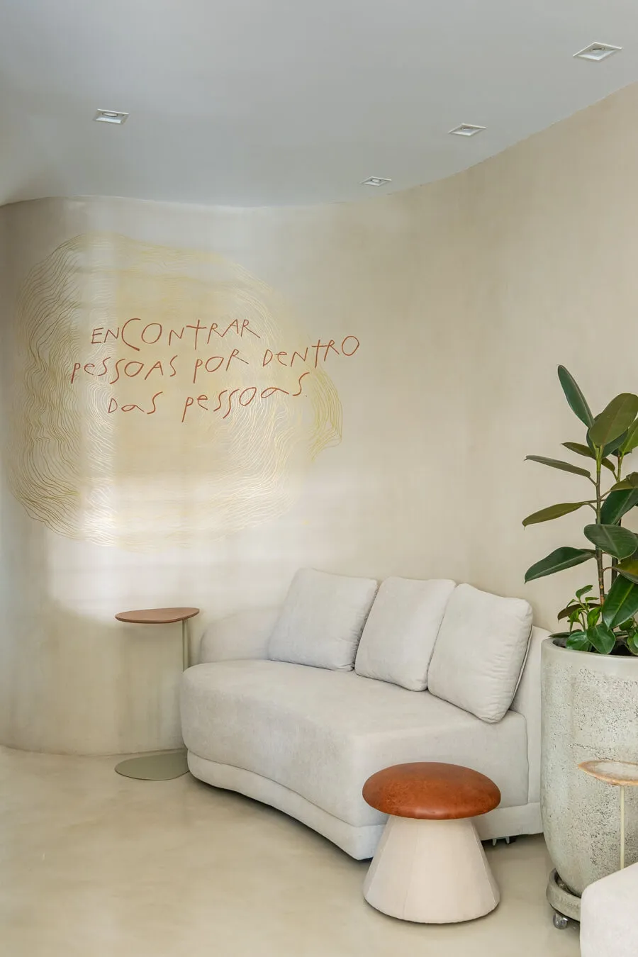 Mural - Encontrar pessoas por dentro das pessoas